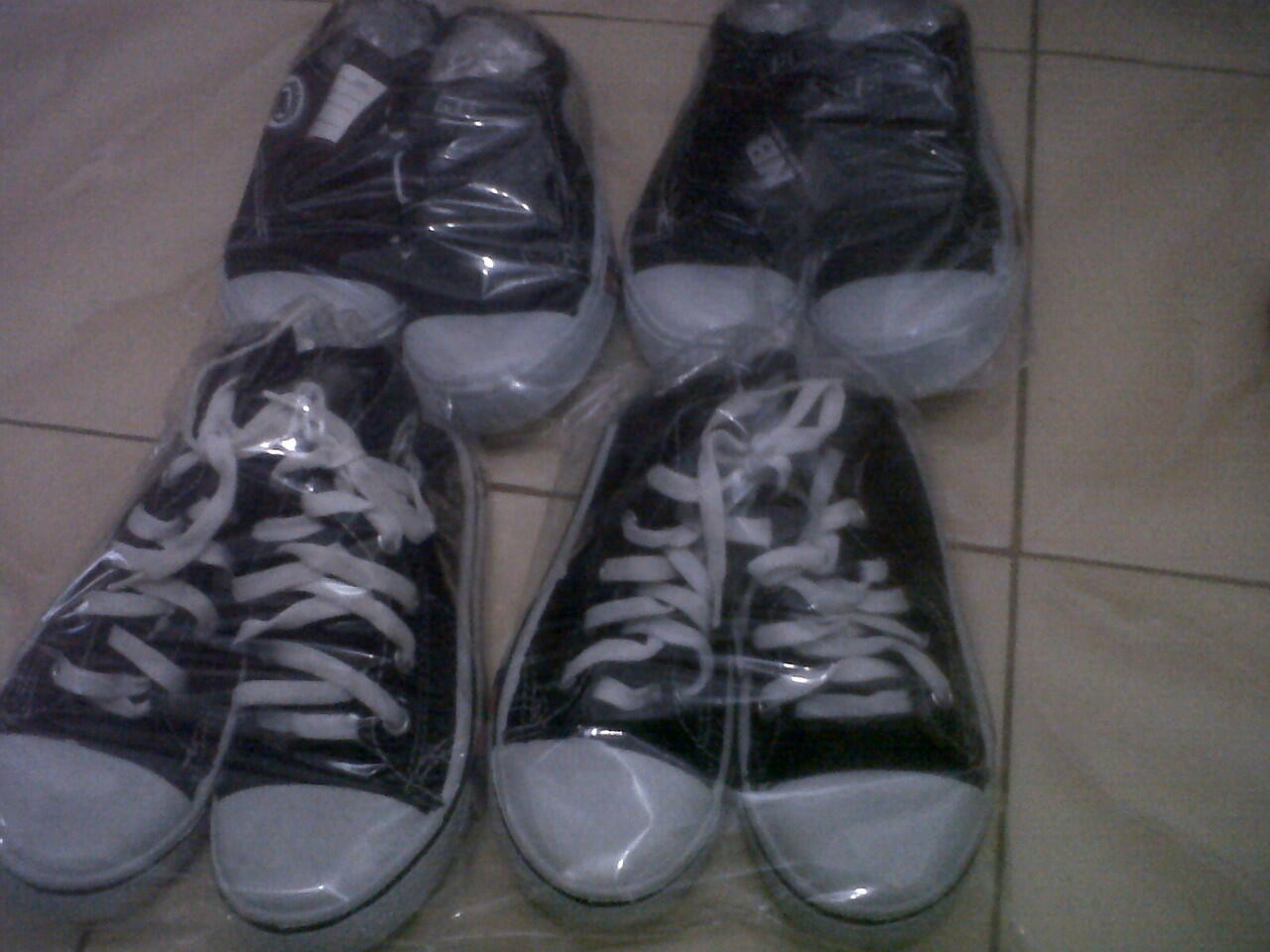 sepatu sekolah