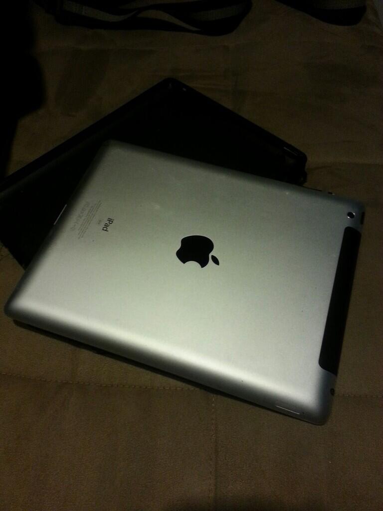 dijual ipad 3 32gb white fullset 3G+wifi murah muluss(surabaya)