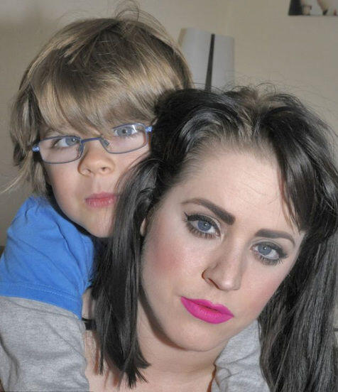 Anak Ini Dibully Gara-Gara Ibunya Mirip Katy Perry