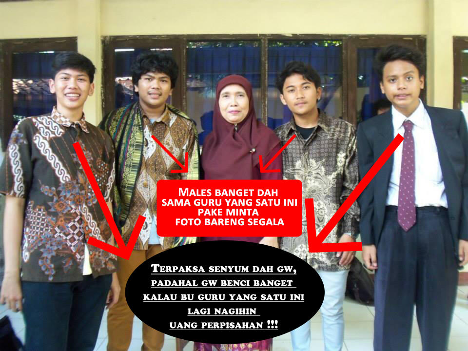 Senyum membawa luka :)