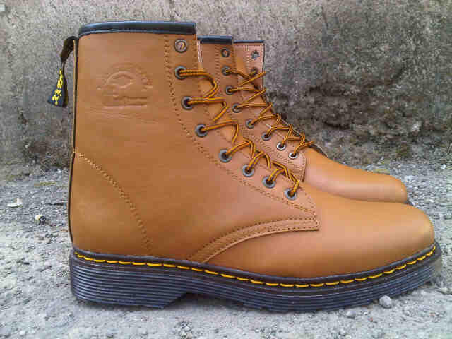 #_Dr MARTENS_#