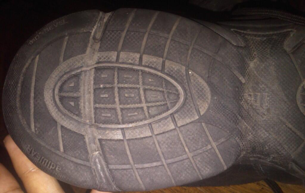 SEPATU ADIDAS ASLI