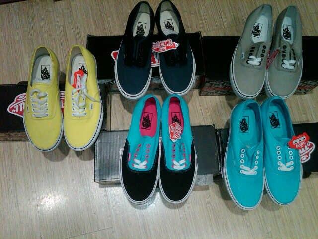 READY STOCK Vans Era Authentic low price original :)