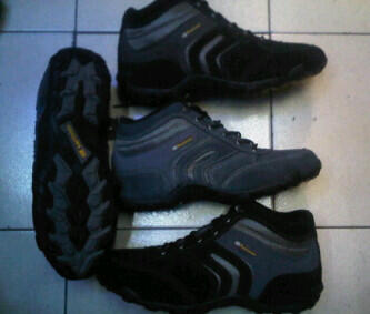 sepatu,adidas,asics tiger,converse,crocs,black master,dc,dr marten,fred perry,geox,