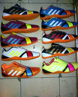 sepatu,karrimor,macbeth,maddox,new balance,nike,puma,reebok,toms,vans,zara,quiksilver