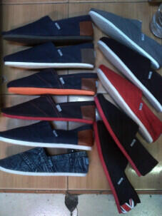 Toms shoes murmer aja gan.. cocok untuk reseller
