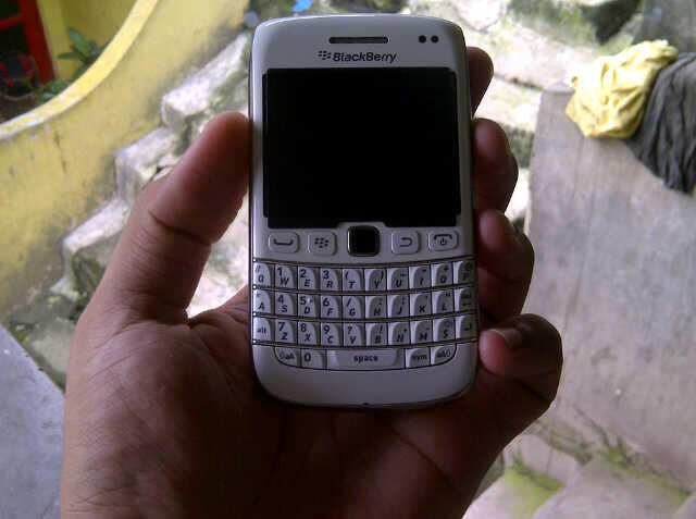 bb onix3 9790 white,muluss 97 %, garansi TAM panjangggg