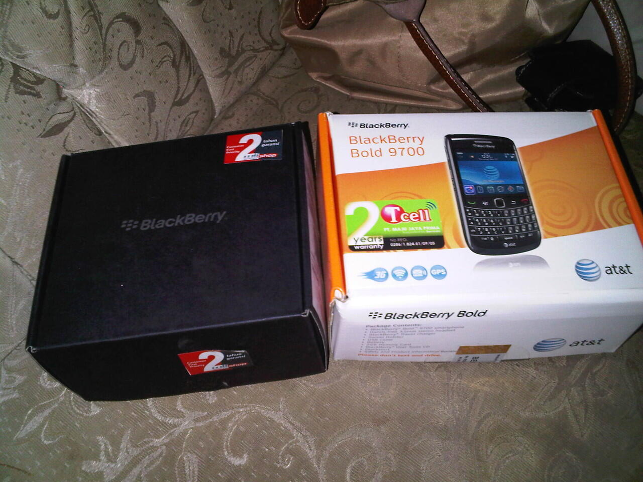 WTS BOLD 9780 (ONYX 2 WHITE) & BOLD 9700 (ONYX 1 BLACK)
