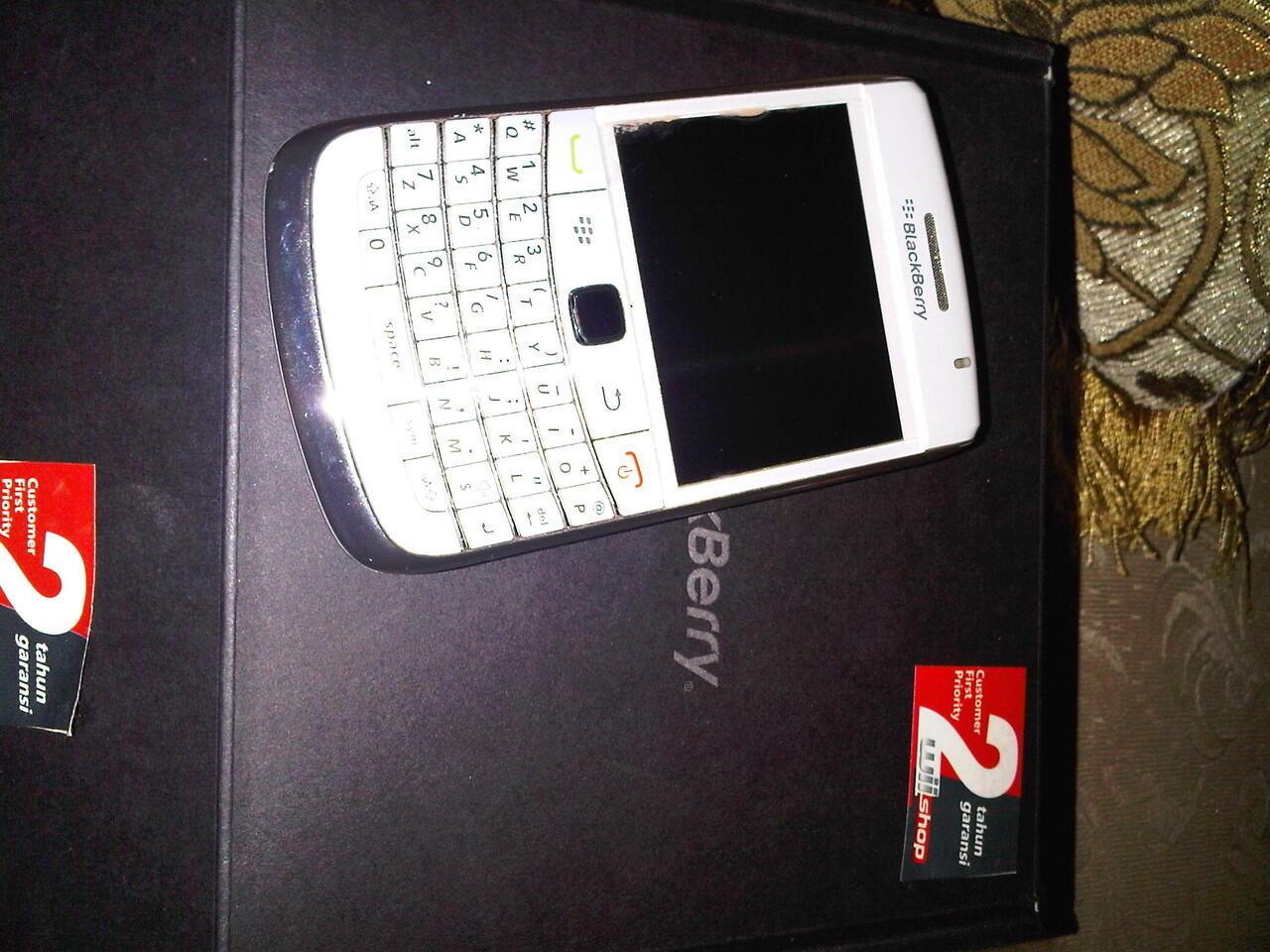 WTS BOLD 9780 (ONYX 2 WHITE) & BOLD 9700 (ONYX 1 BLACK)