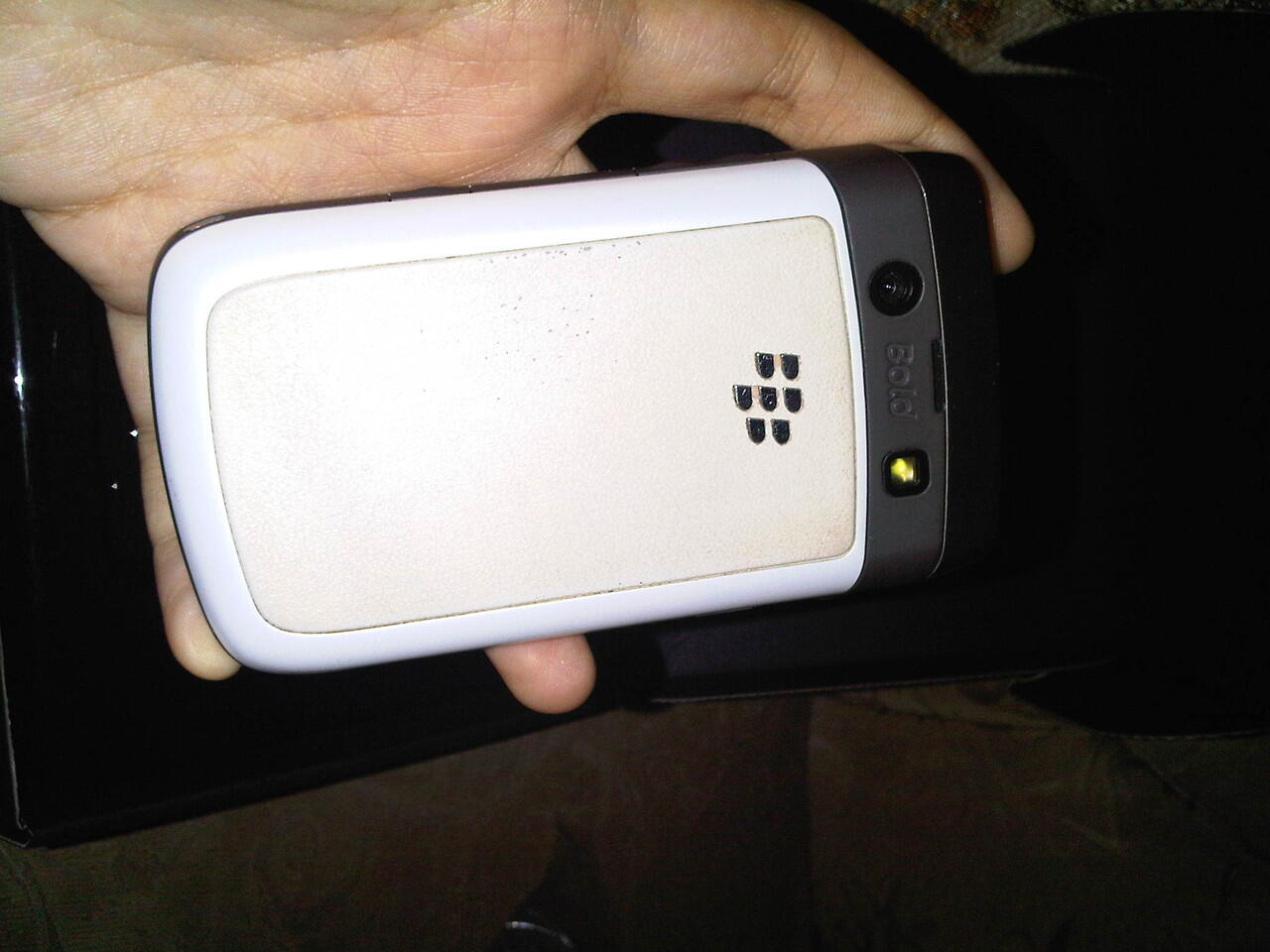 WTS BOLD 9780 (ONYX 2 WHITE) & BOLD 9700 (ONYX 1 BLACK)