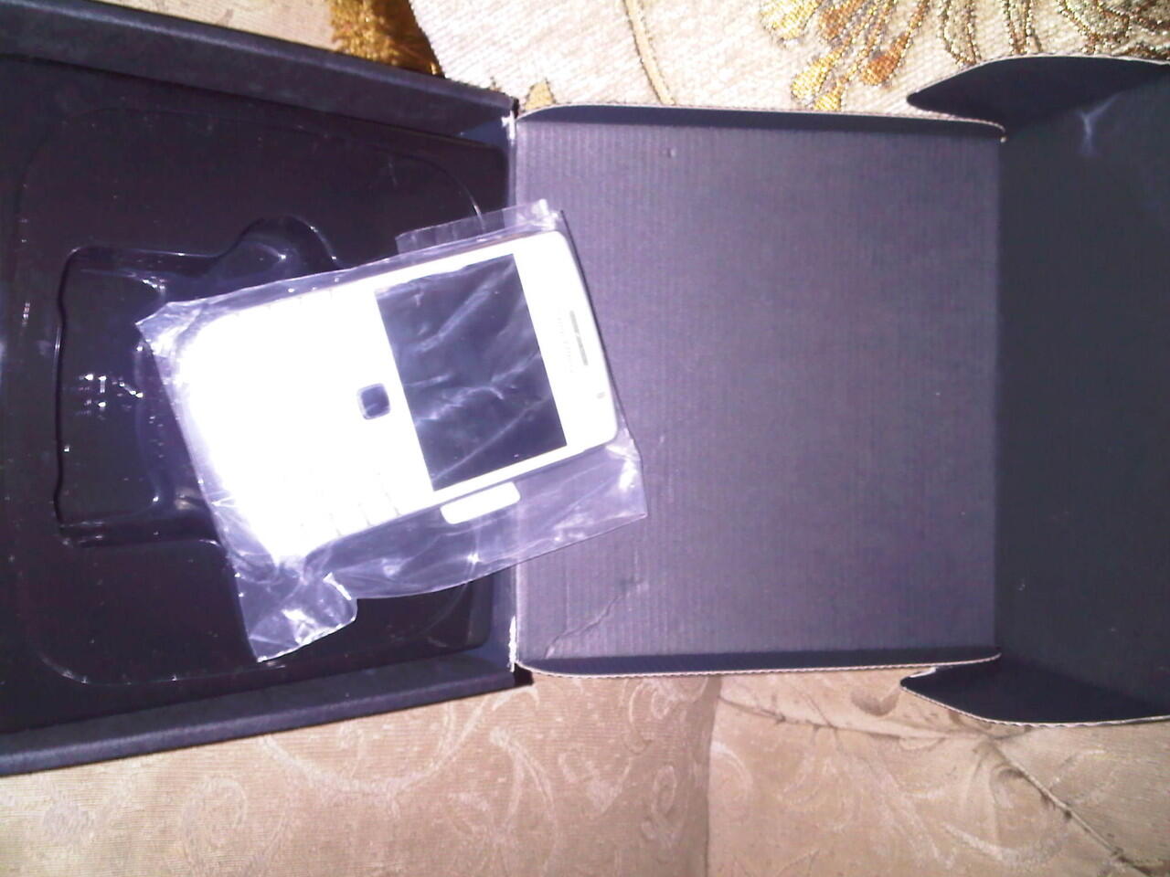 WTS BOLD 9780 (ONYX 2 WHITE) & BOLD 9700 (ONYX 1 BLACK)
