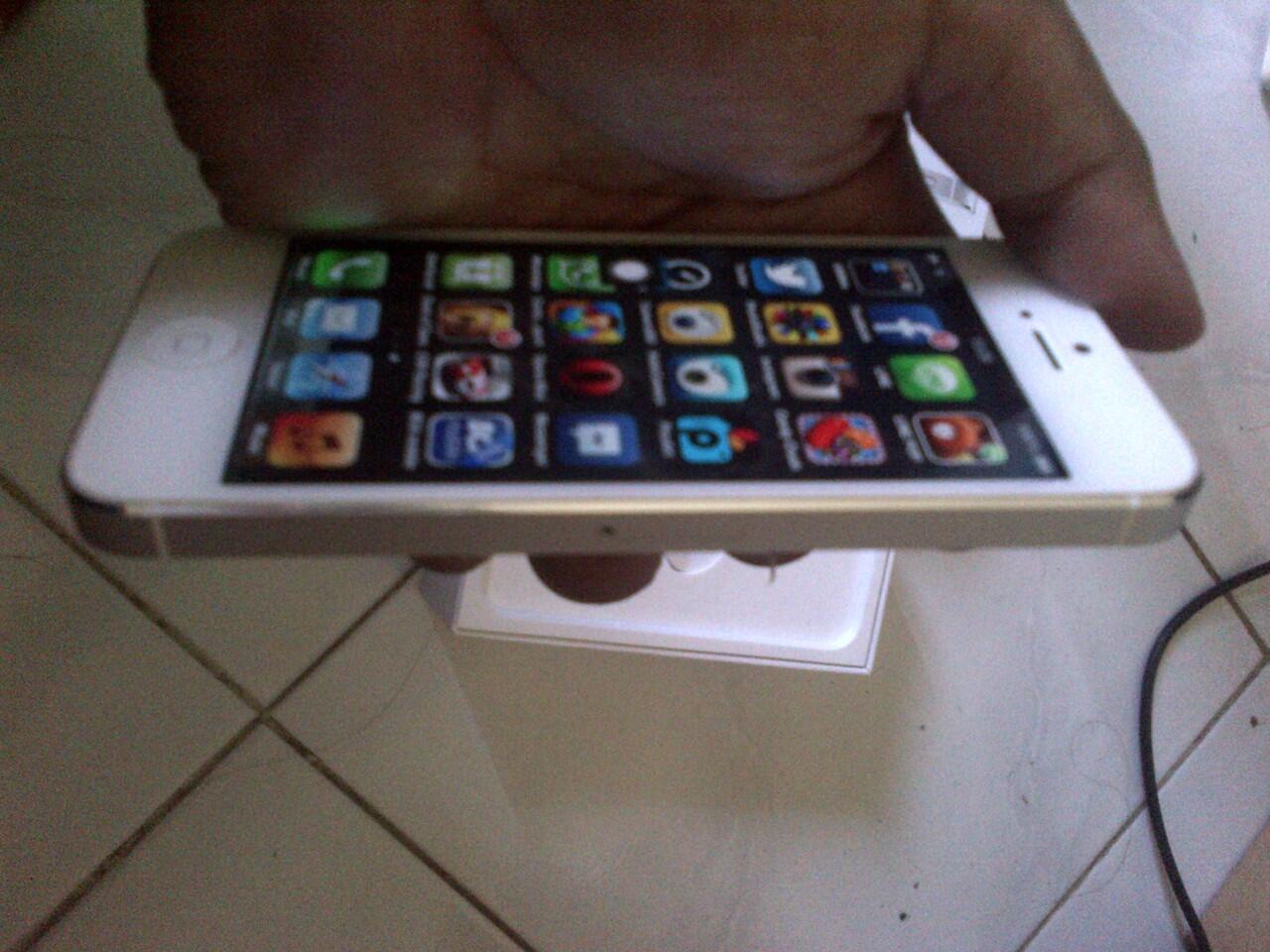 iPhone 5 white 64gb Malang