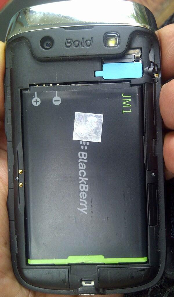 JUAL BLACKBERRY BELLAGIO 9790 BLACK Buka iphone,samsung,android