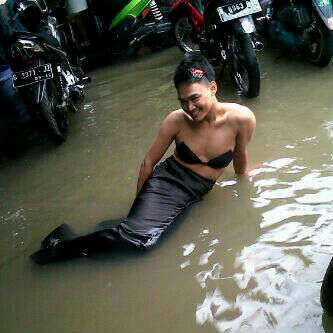 Di Saat BANJIR!!!! (PIC)