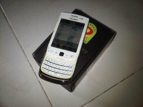 Blackberry Torch1 9800 white fullset Maknyus MALANG
