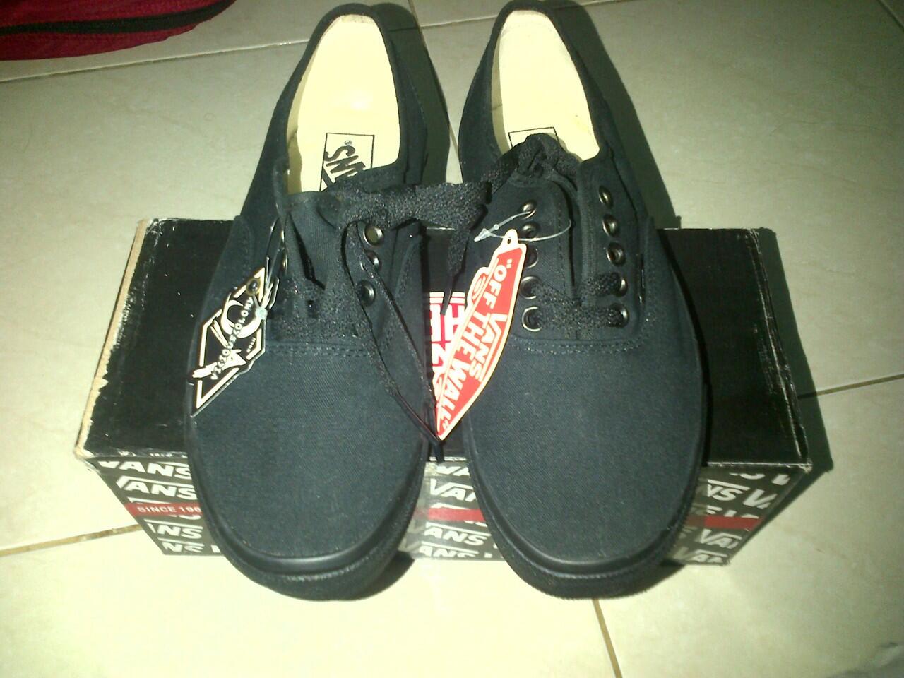 SEPATU VANS AUTHENTIC FULLBLACK ORIGINAL HF BNIB ONLY SIZE 7.5