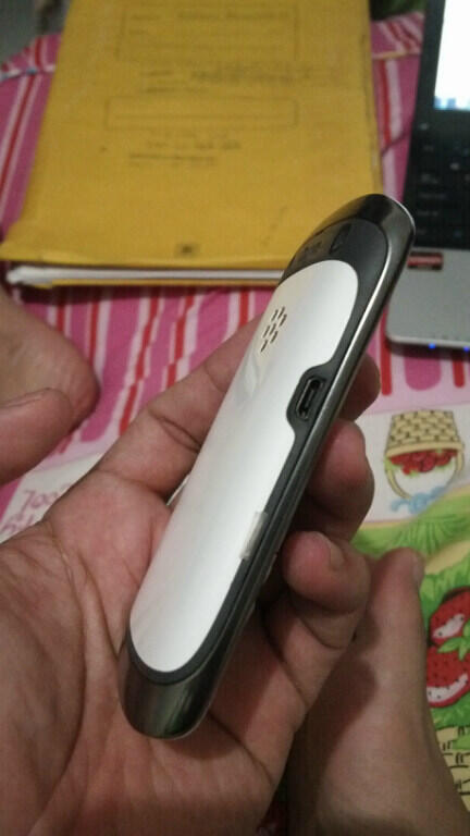 Jual Blackberry Apollo 2nd masih Garansi QiuBerry