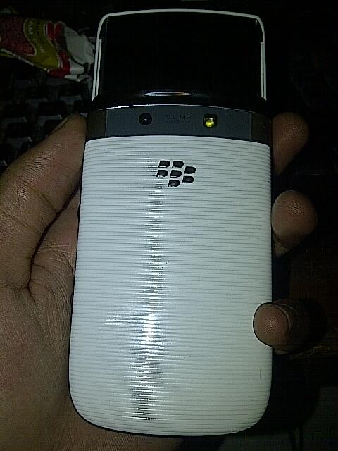 wts blackberry torch 9800 white mulus banget TAM bandung