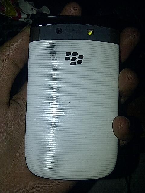 wts blackberry torch 9800 white mulus banget TAM bandung