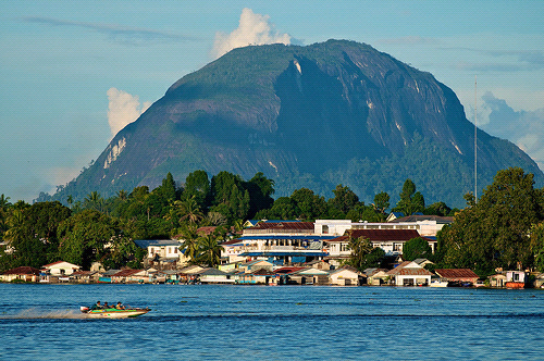 Bukit Kelam (KalBar) bukit batu terbesar di Indonesia