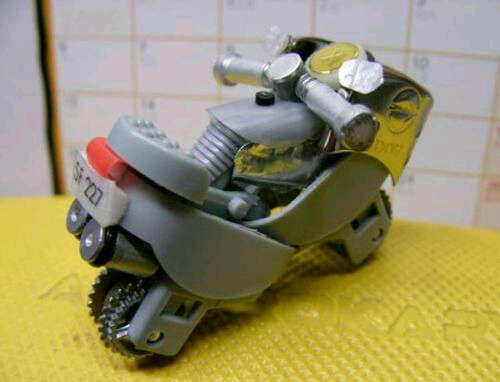 Miniatur motor unik dari korek gas
