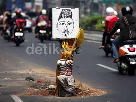 Haha.. Pemotor Galak Cuma Takut dengan Lubang