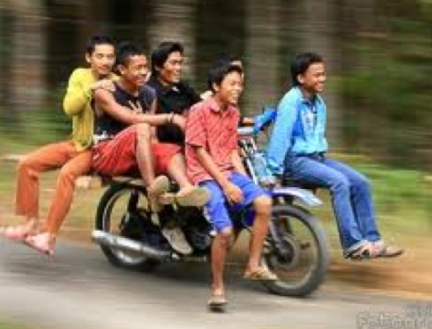 JANGAN SALAH...TUKANG OJEK JUGA PUNYA HUKUM KESEIMBANGAN KE PENUMPANGNYA