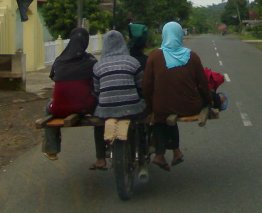 JANGAN SALAH...TUKANG OJEK JUGA PUNYA HUKUM KESEIMBANGAN KE PENUMPANGNYA