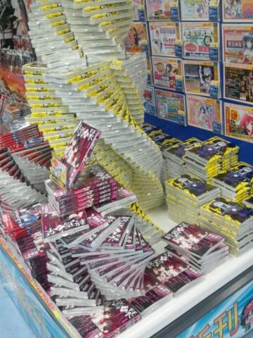 Seni Menumpuk Buku di Toko Buku Jepang