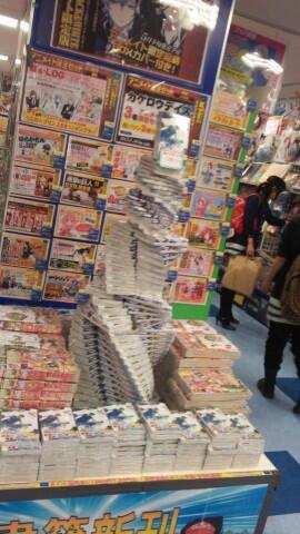 Seni Menumpuk Buku di Toko Buku Jepang