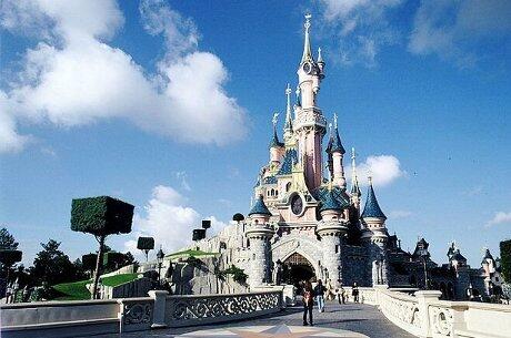 Wuih! Pangeran Saudi Habiskan Rp 193 Miliar di Disneyland Paris 