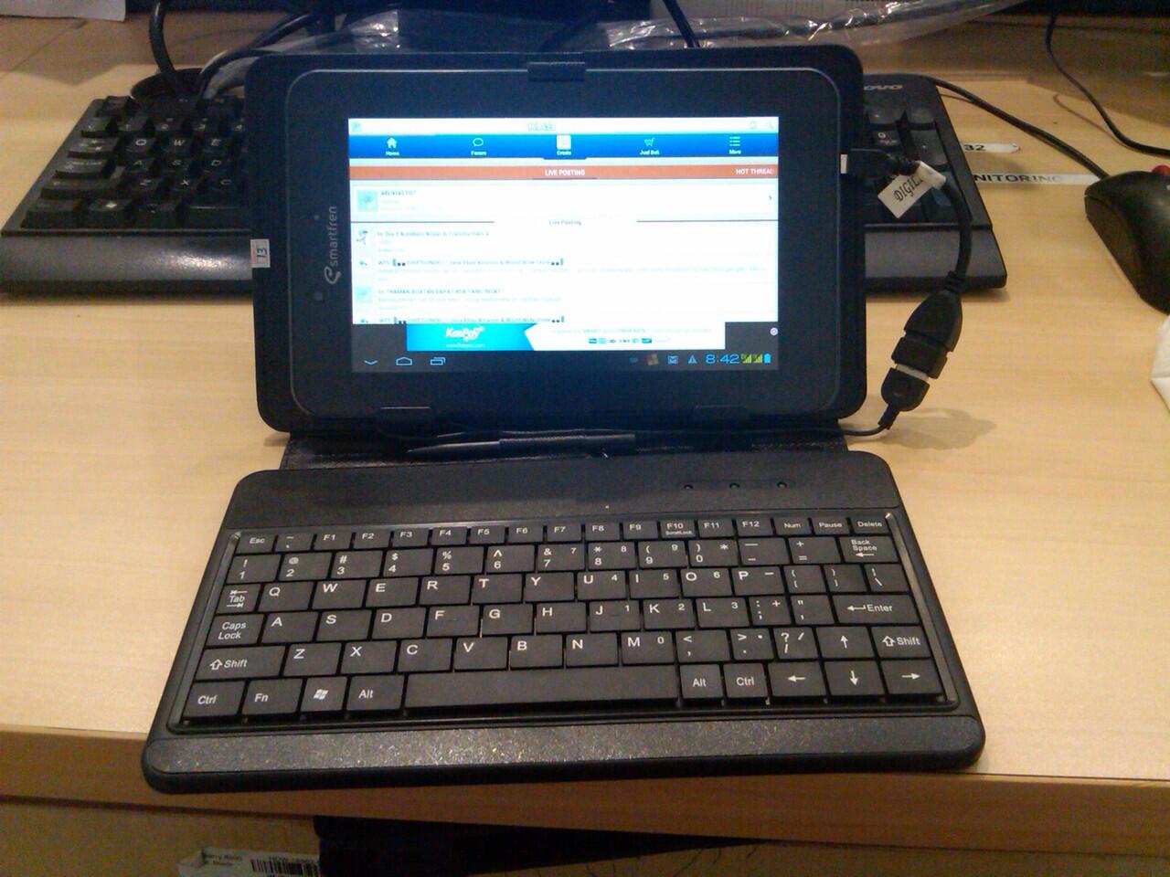 Androtab 7.0 Smartfren 7" Inch Bonus Leather Case Keyboard