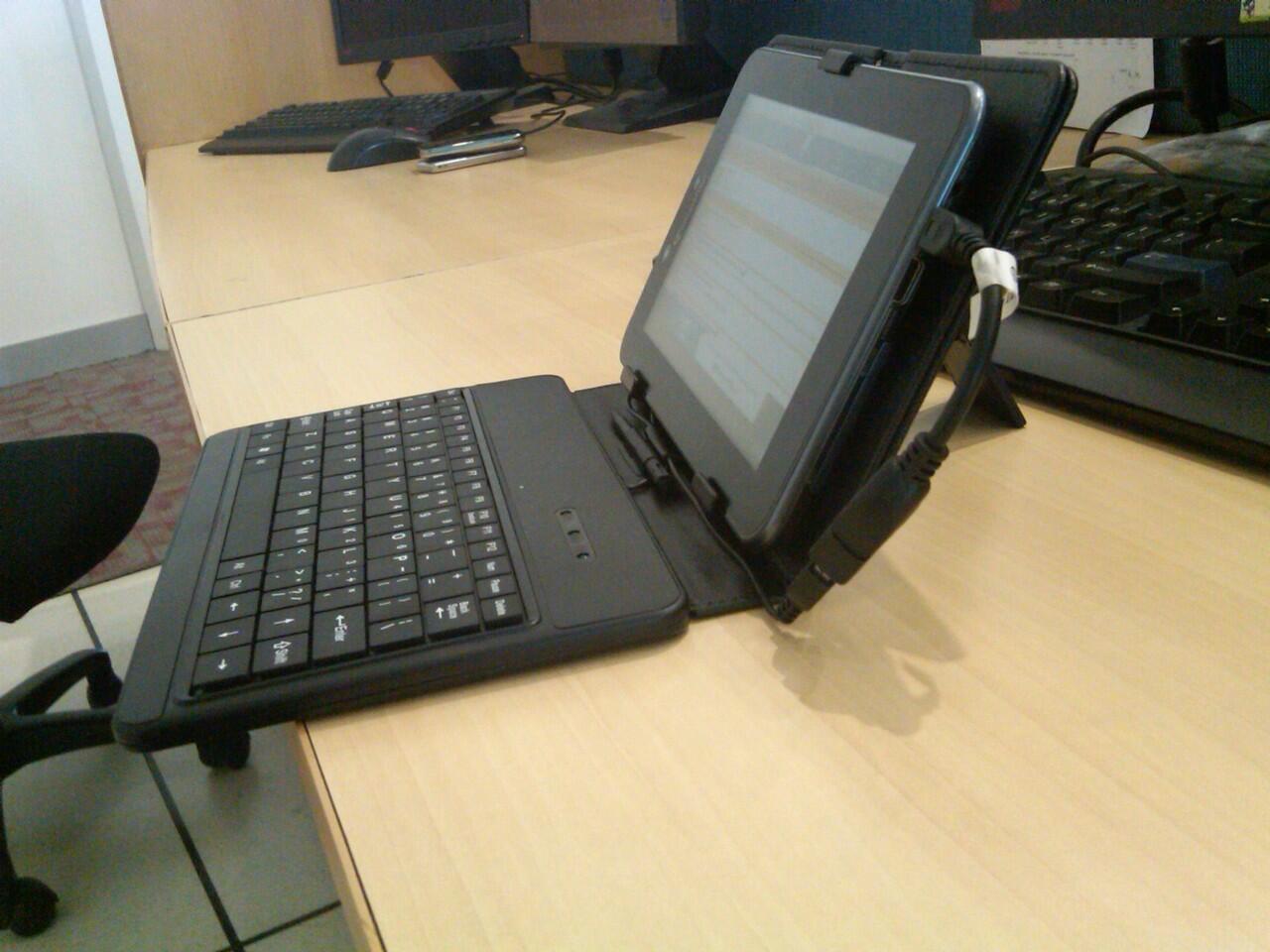 Androtab 7.0 Smartfren 7" Inch Bonus Leather Case Keyboard