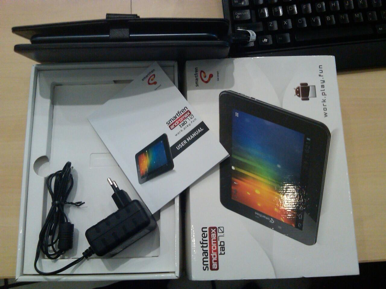 Androtab 7.0 Smartfren 7" Inch Bonus Leather Case Keyboard