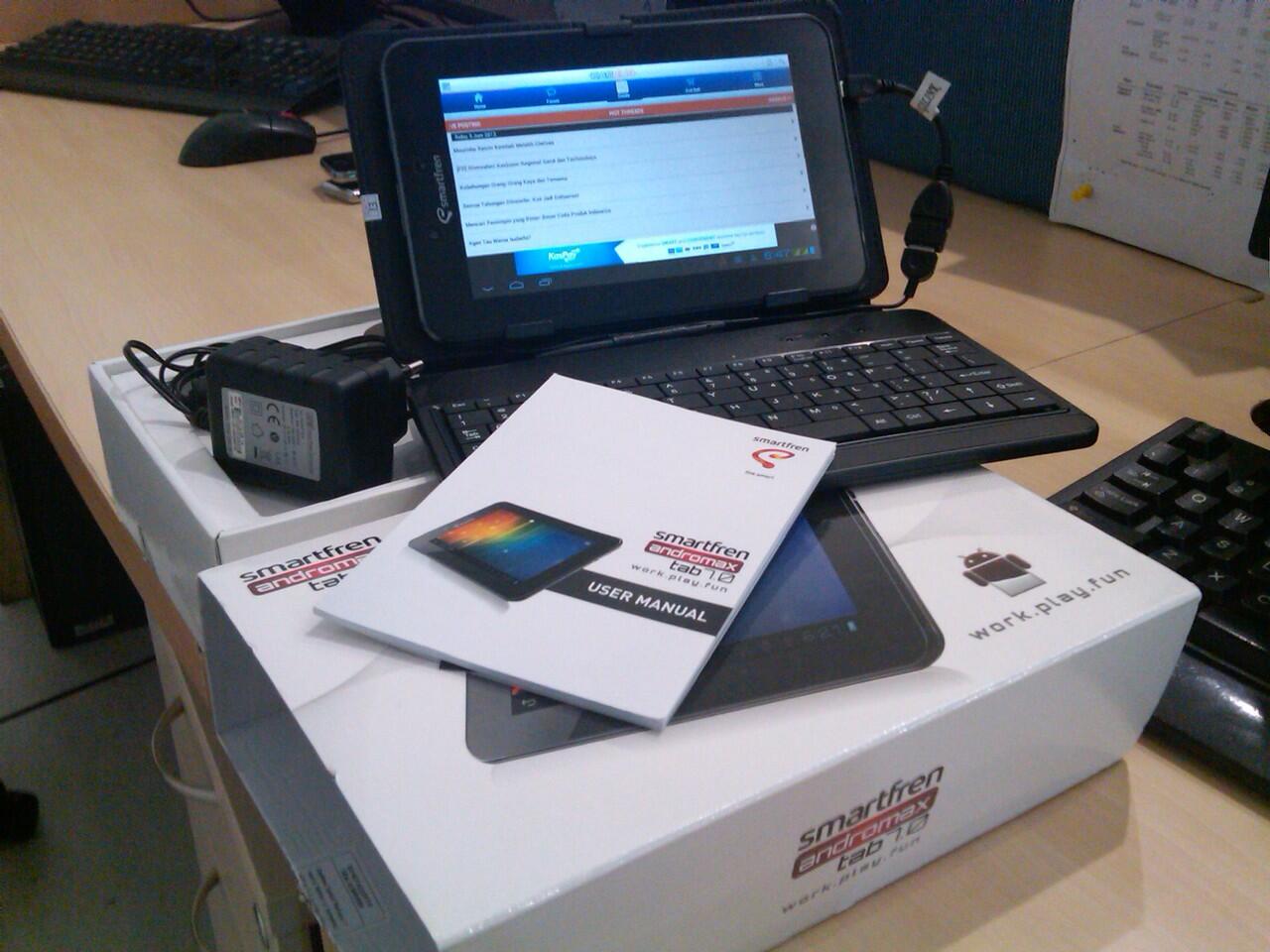 Androtab 7.0 Smartfren 7" Inch Bonus Leather Case Keyboard
