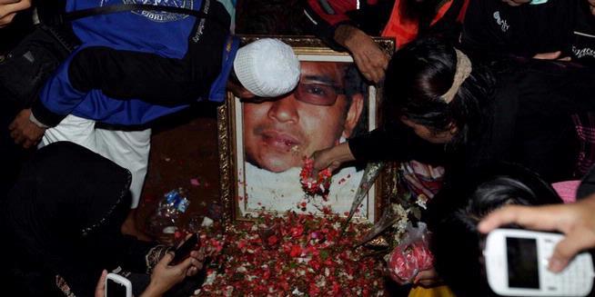 Anak Lelaki 14 Tahun Menang Lelang Peci Uje Rp 31 Juta