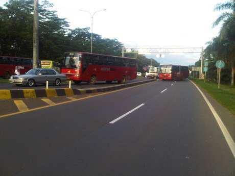 Jalur Tol Jagorawi Ditutup Bus, Kawasan Baranangsiang Bogor Lumpuh