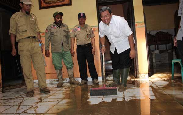 Anis Matta Sindir Pejabat yang Hobi Pencitraan Kala Banjir Datang