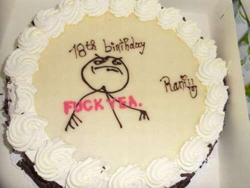 [NGAKAK!] Kumpulan Cake Dengan Kalimat Ucapan Teraneh (Pict)