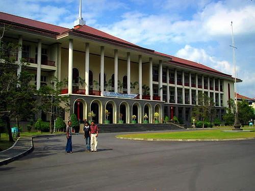 BUAT YANG MAU KULIAH MASUK !! KENALI JENIS KAMPUS TUJUAN AGAN