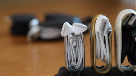 Recoil Winders: penggulung kabel earphone dan USB otomatis