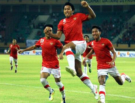 TIMNAS INDONESIA VS BELANDA TANPA BAJU MERAH PUTIH DI NEGARANYA SENDIRI ???!!