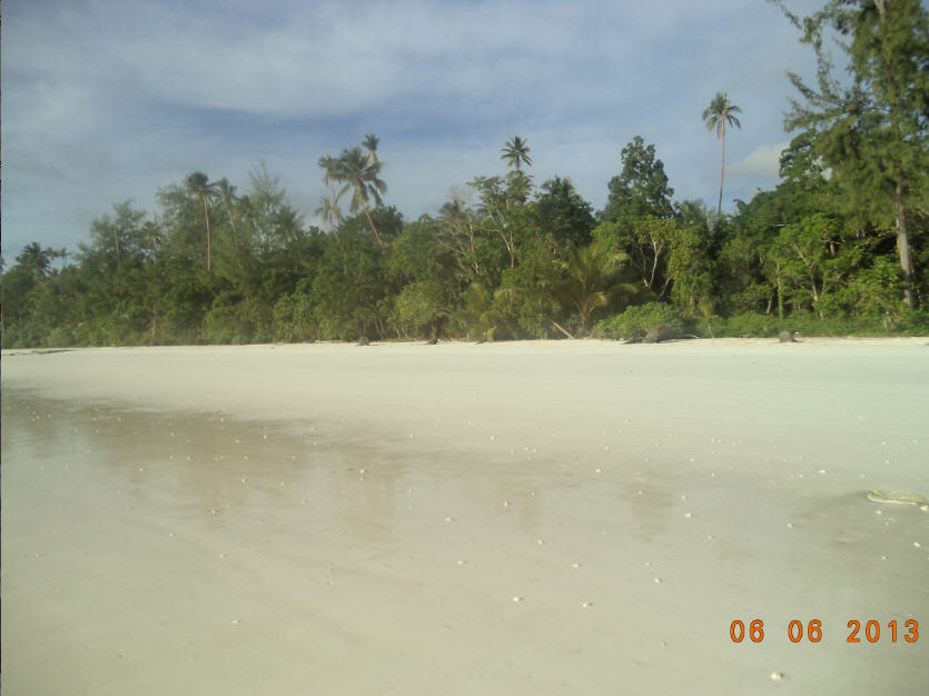Terpesona dengan Pantai Ngurbloat ( Pasir Panjang ) , Maluku Tenggara