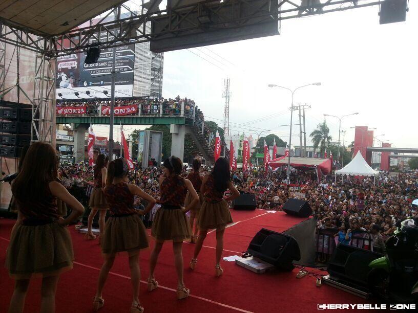 Konser di 33 Provinsi dalam 31 hari, Cherrybelle raih penghargaan MURI (+Pict)