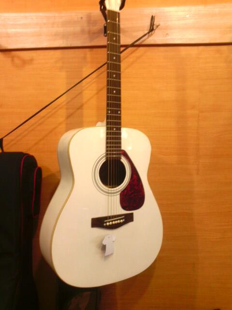 Unduh 570 Gambar Gitar Warna Putih  HD