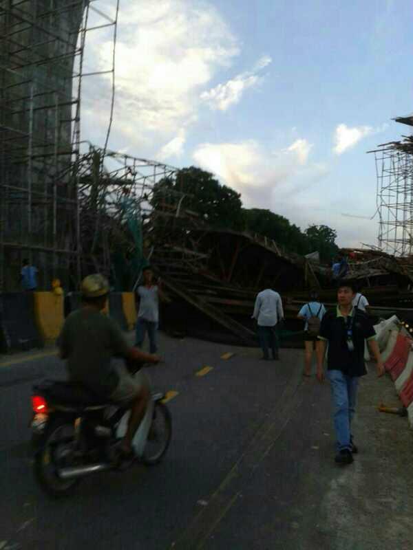 Jembatan terpanjang se-Asia Tenggara runtuh, 2 WNI terluka