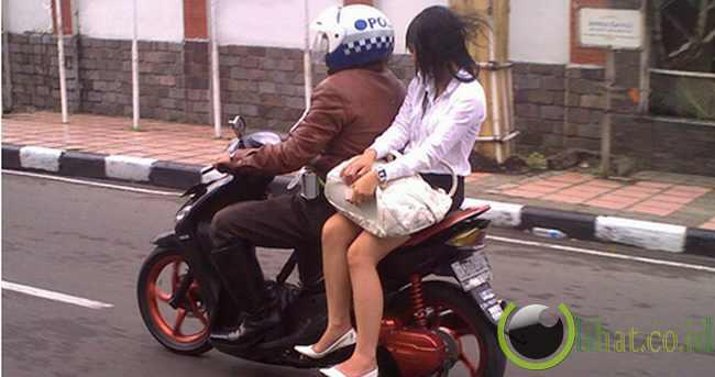 11 Gaya Oknum Aparat tanpa Helm di Jalan Raya