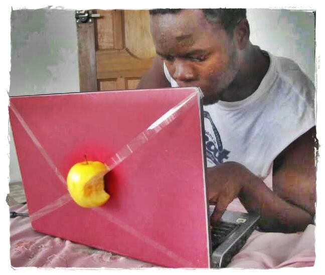 Bosan dengan laptop agan??? Yuk, custom laptop agan jadi berasa APPLE MACBOOK!!!