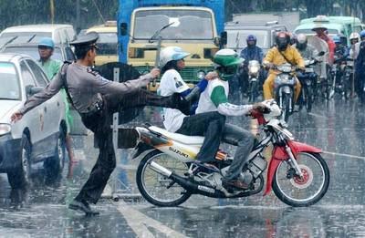 Alasan ane benci sama polisi gan ! ini polisi goblog !