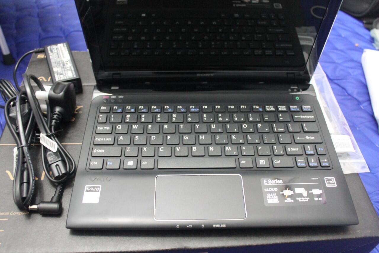 SONY VAIO SVE11135CVB 11"/AMD E2-2000/2GB/320GB/RADEON HD7340/WIN8 beli gak jd pakai